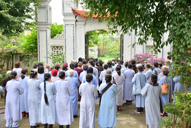 The Eight Precept Retreat  at Tay Khanh pagoda, Thai Binh